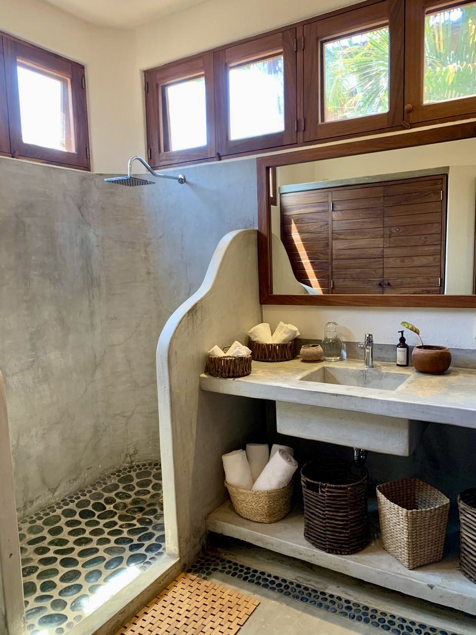 The Pool House - Image 4